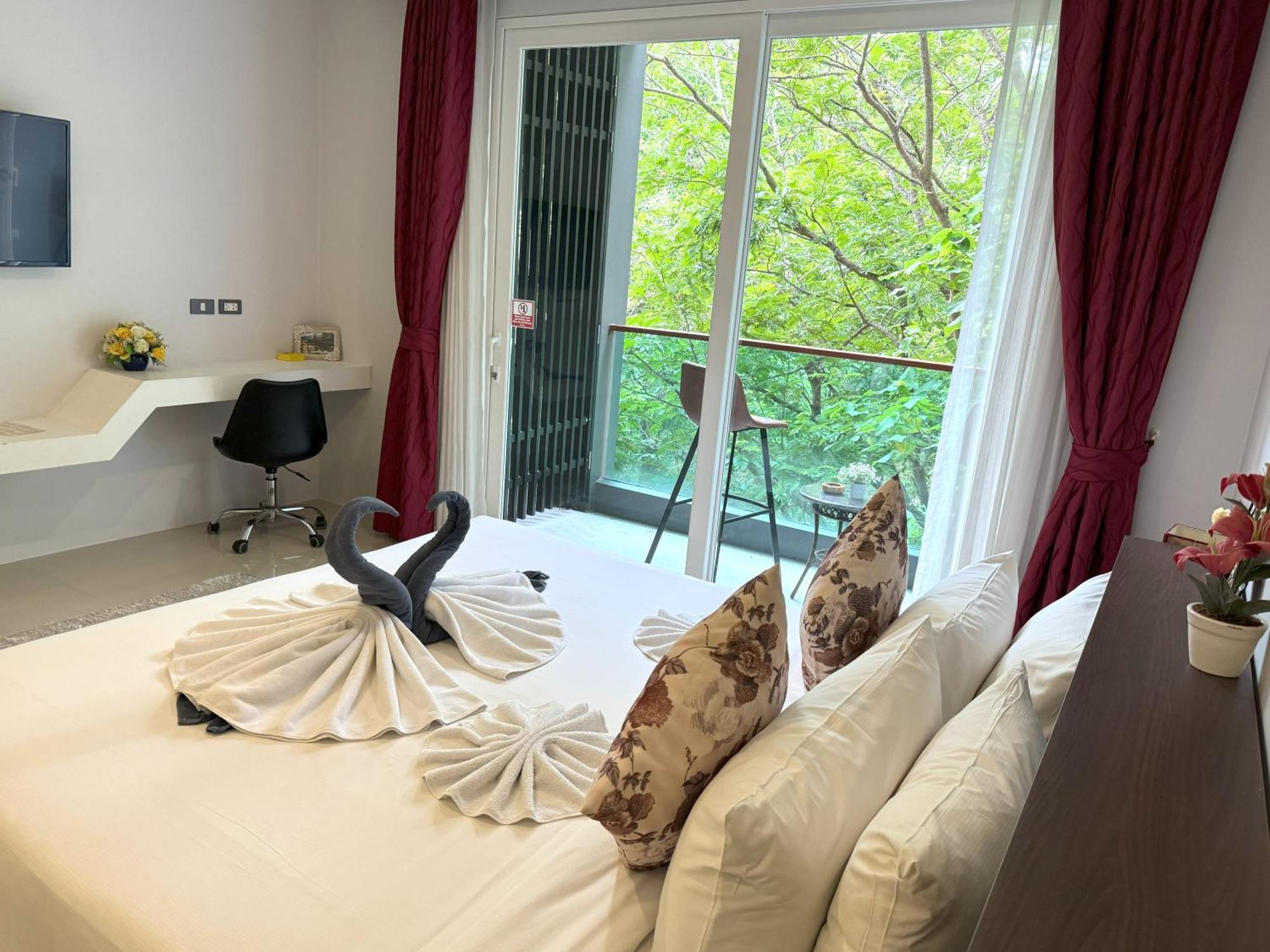 Private Apartment At Emerald Terrace Patong Extérieur photo