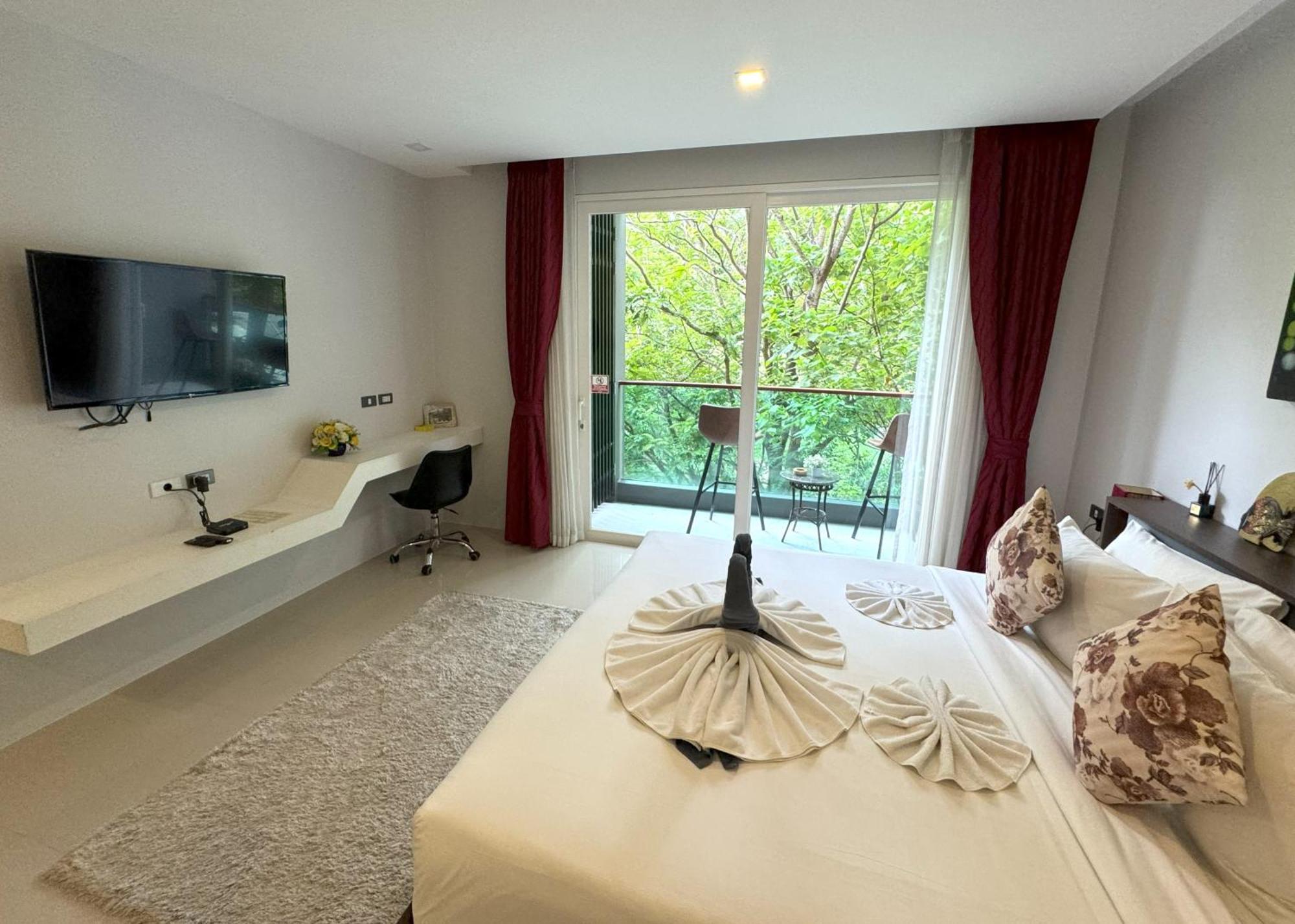 Private Apartment At Emerald Terrace Patong Extérieur photo